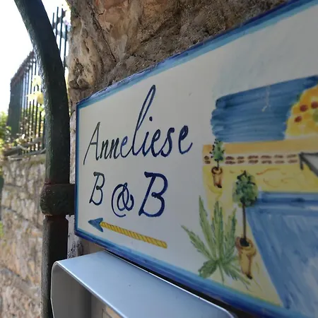 Anneliese * Capri