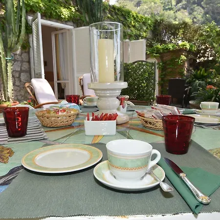 Anneliese * Capri