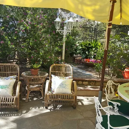 Anneliese Bed & Breakfast *